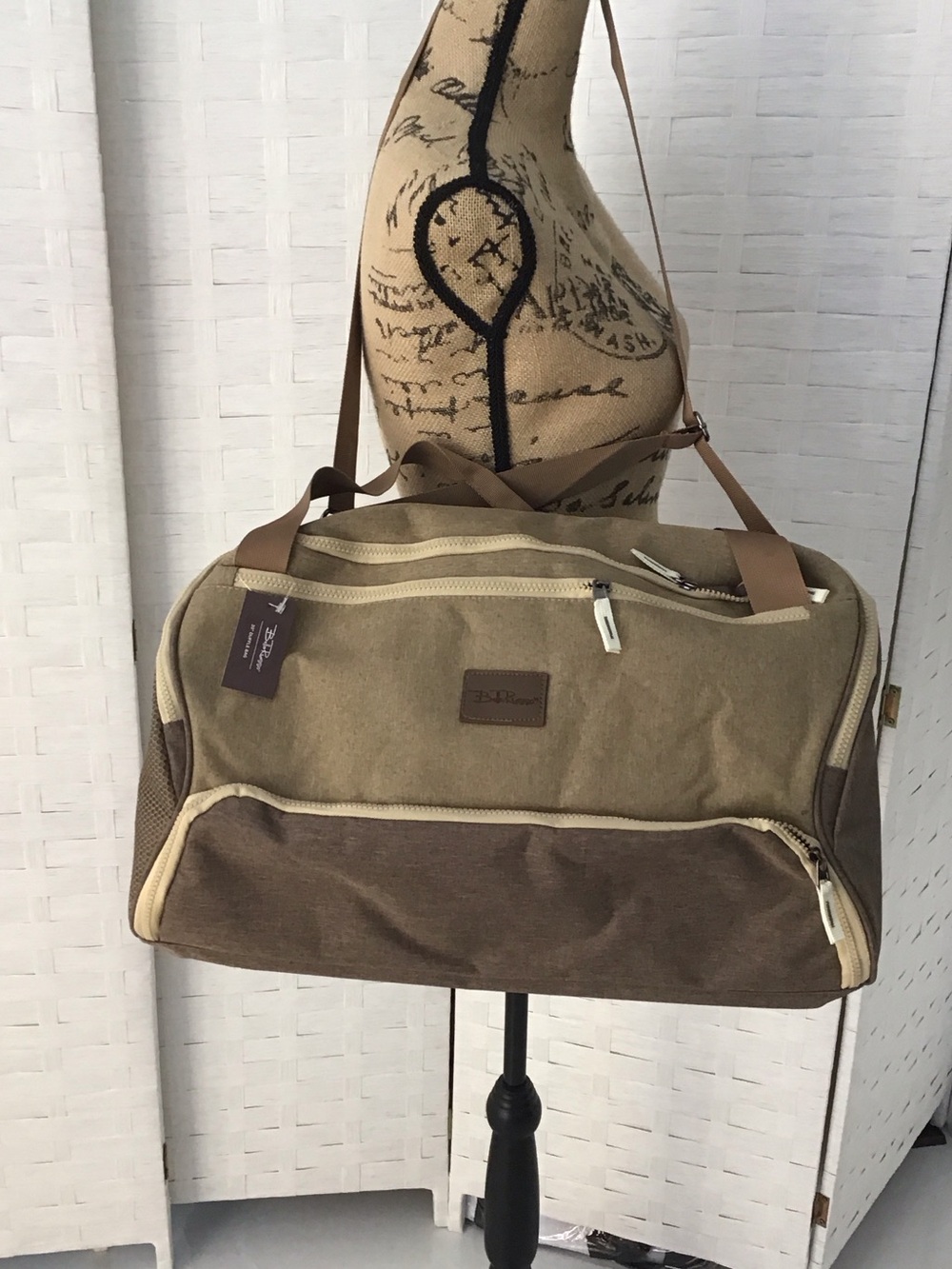 Bell Russo  Mens Canvas Travel Duffel Bag in Two-Tone Brown. ##